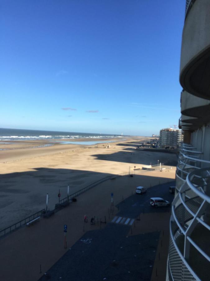 4 Pers Met Frontaal Zeezicht&privé Zwembad * Oostende